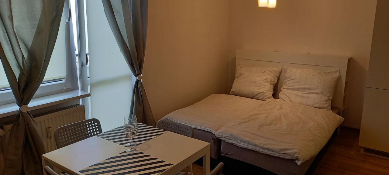 Self Check-in Targi Mtp Airport Szpital P Apartment *